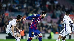 扮演关键角 扮演关键角